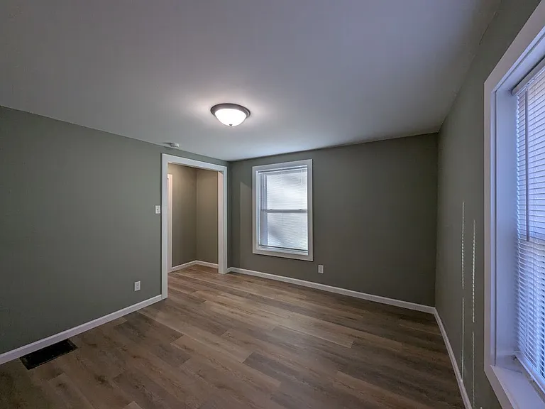 304 E Hill St — Photo 14