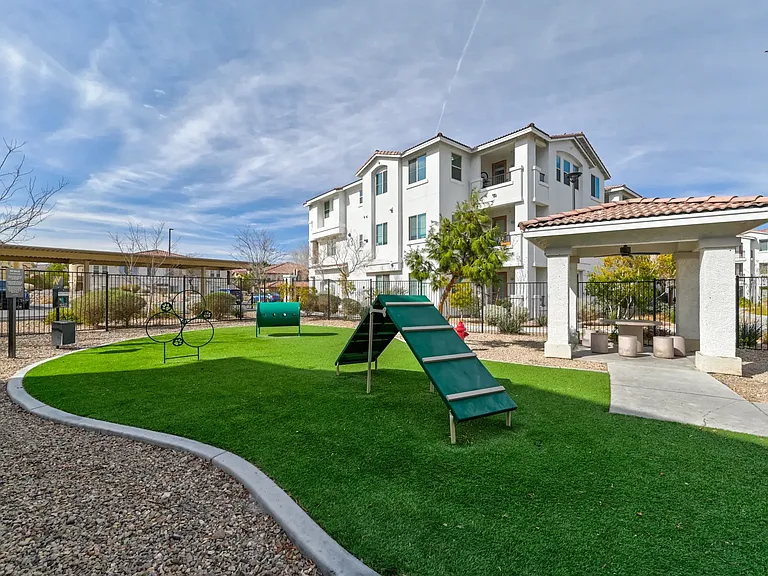 Castile Apartments — Photo 17