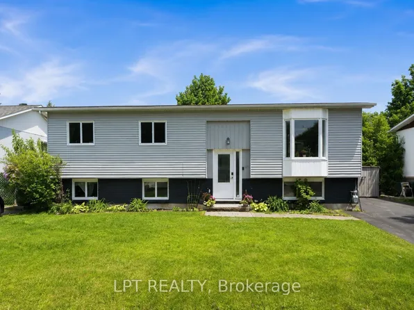 34 Fringewood Dr, Ottawa, ON K2S 1V1