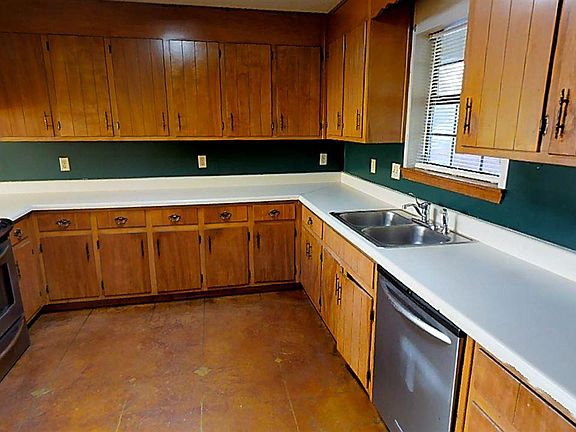 5th image of 4661 Evelyn St