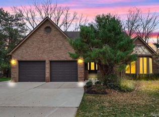 21821 Dover Ct, Franklin, MI 48025