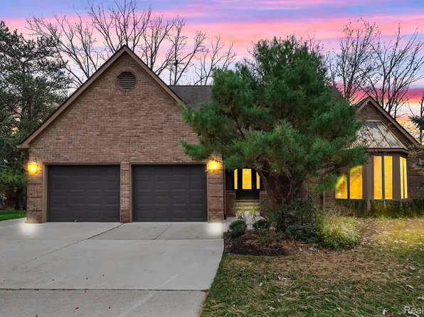 21821 Dover Ct, Franklin, MI 48025