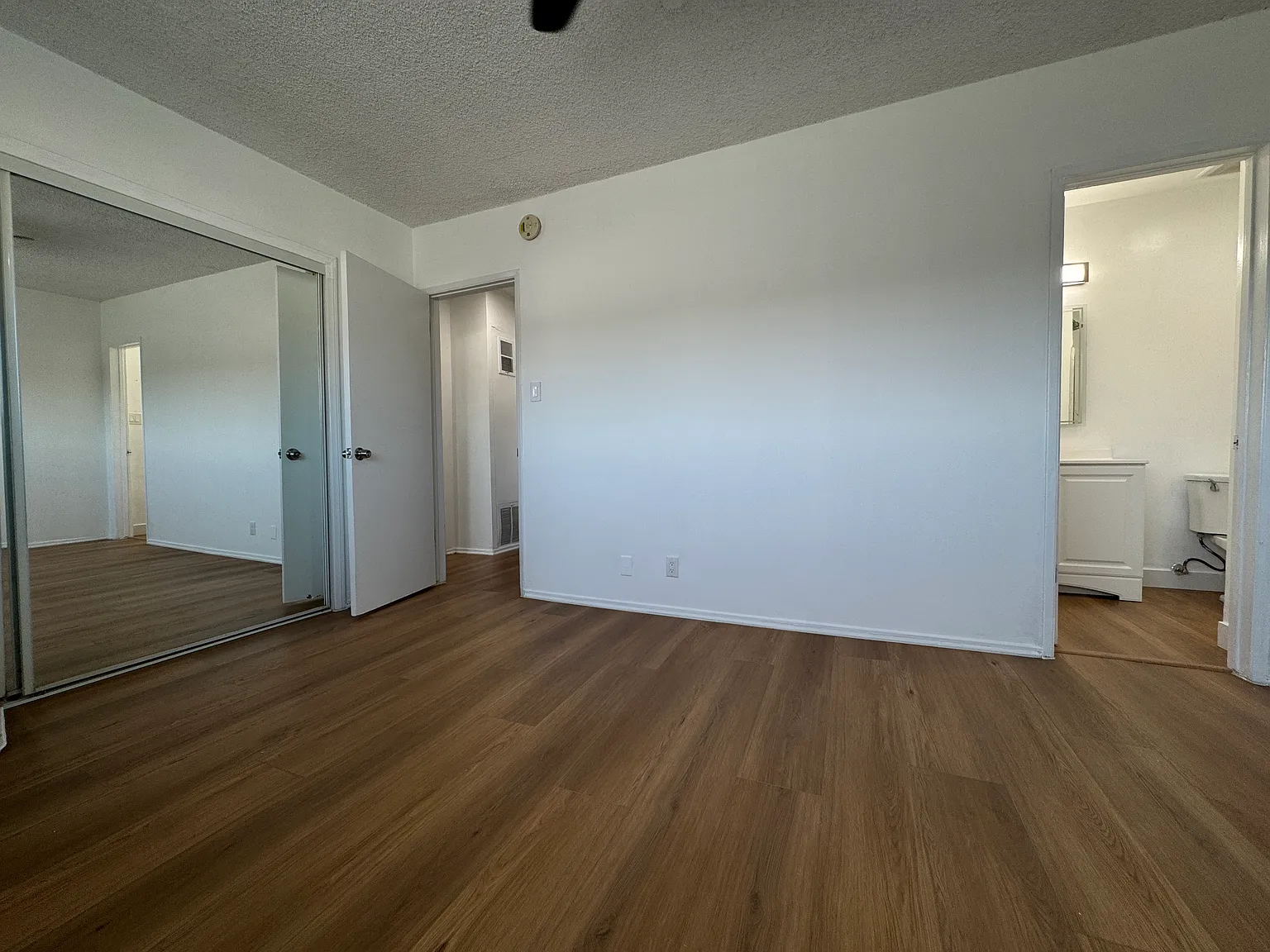 2 bed, 997 sqft, $2,450 — Photo 4