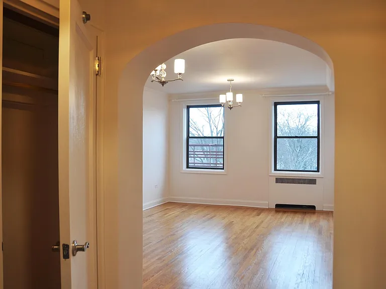 111 Larchmont Acres — Photo 4