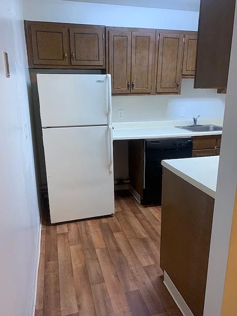 1st image of 37 Goldsmith Pl APT A