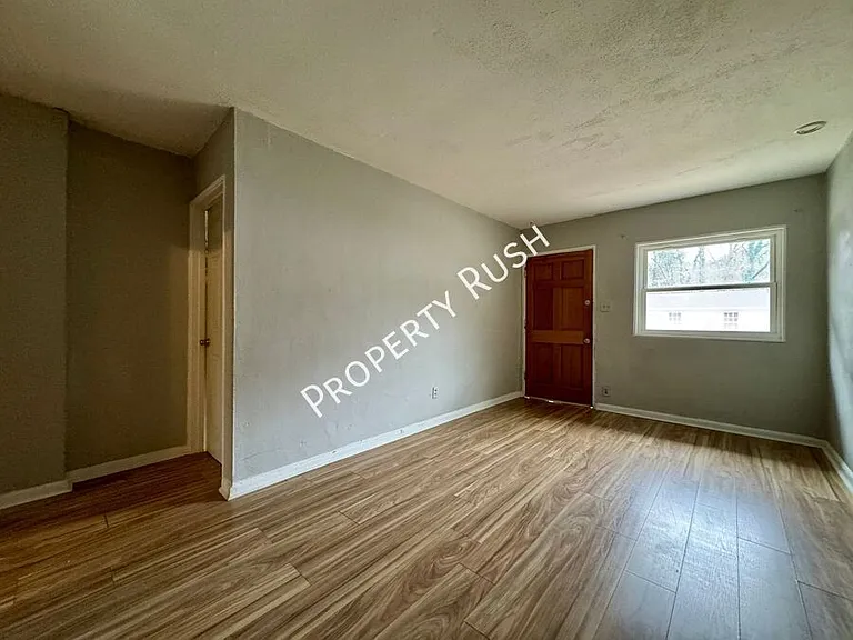 708 W 47th St #A — Photo 3
