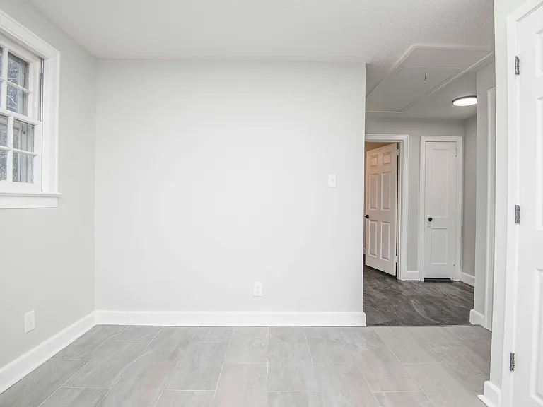 2440 Woodbine Ave — Photo 17
