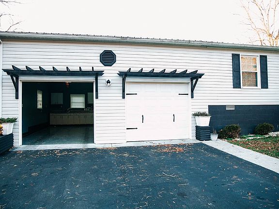 3rd image of 2792 Middle Wallens Creek Rd