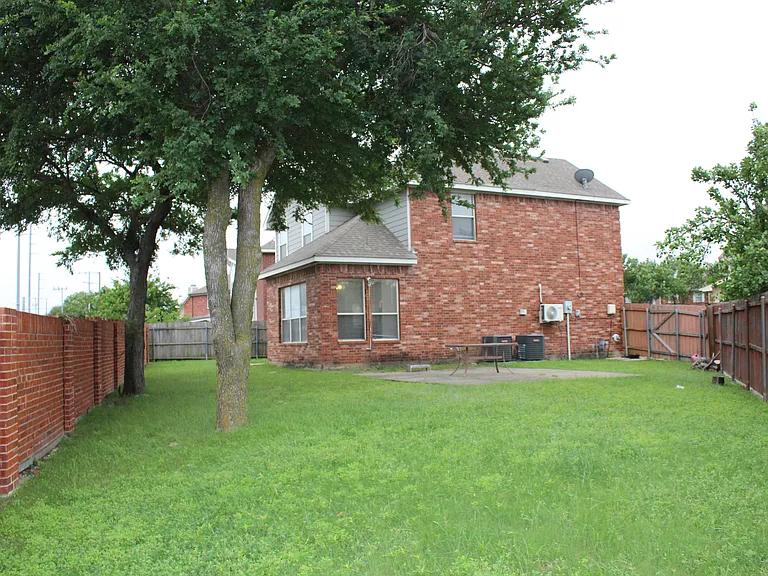 5017 Remington Dr — Photo 26
