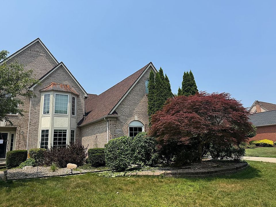 22081 Chase Dr, photo 2