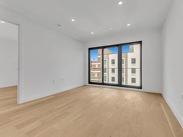 21-10 31st Ave #6F — Photo 4