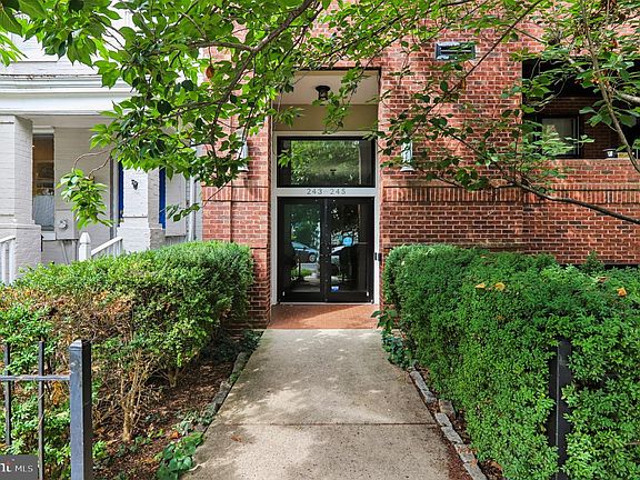 2nd image of 245 15th St SE APT 301
