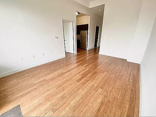 4th image of 19-73 38th St #4WC