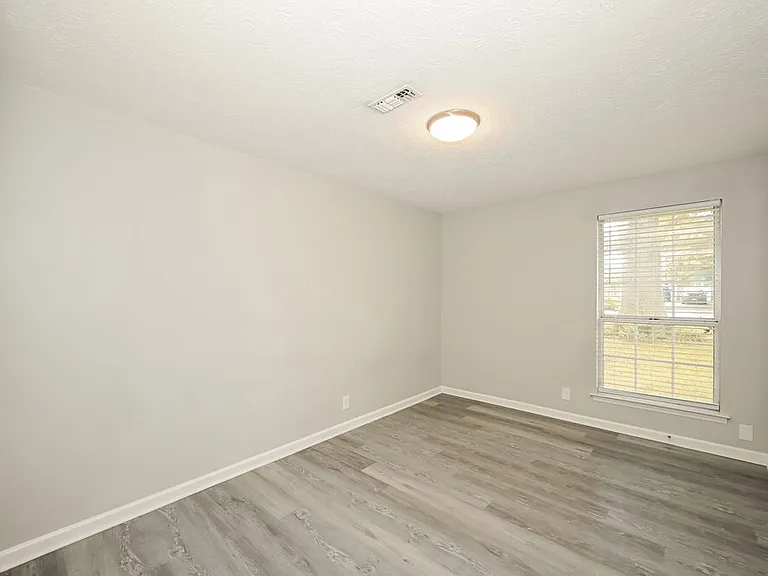 209 Lexington Dr — Photo 15