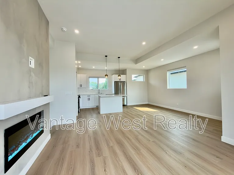 306 Sumac Rd W — Photo 5