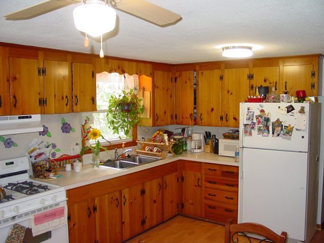 2nd image of 14 Hemlock St