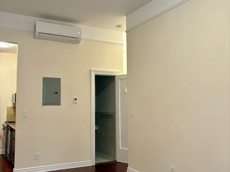 115 W 57th St #3F — Photo 4
