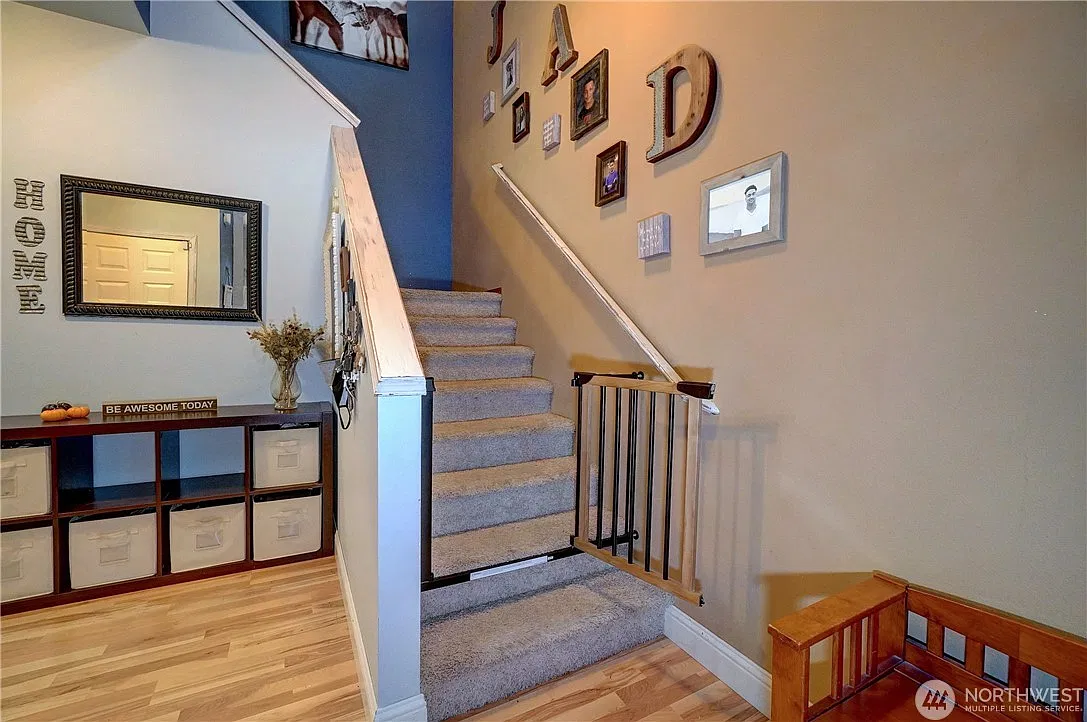 4 bed, 2.5 bath, 2049 sqft, $2,800 — Photo 3