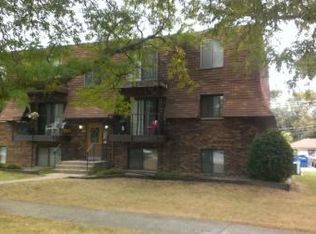 1127 Elizabeth Ct APT 2, Crest Hill, IL 60403