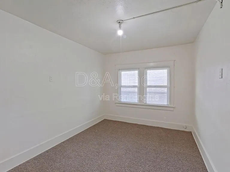 242 NW 15th St #5 — Photo 4