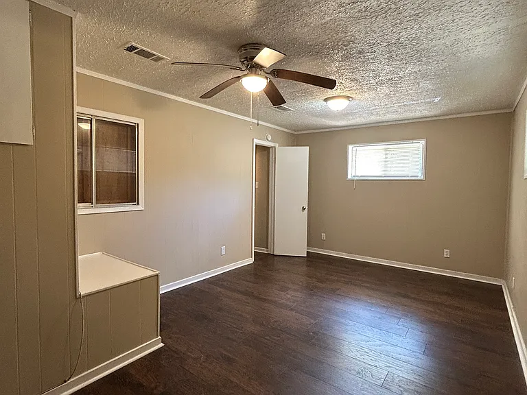 920 Woody Dr — Photo 10
