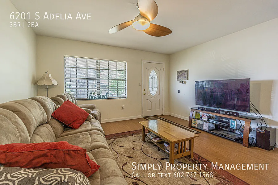 Beautiful 3-Bedroom Corner Lot Home with Split Floor Plan — Photo 4