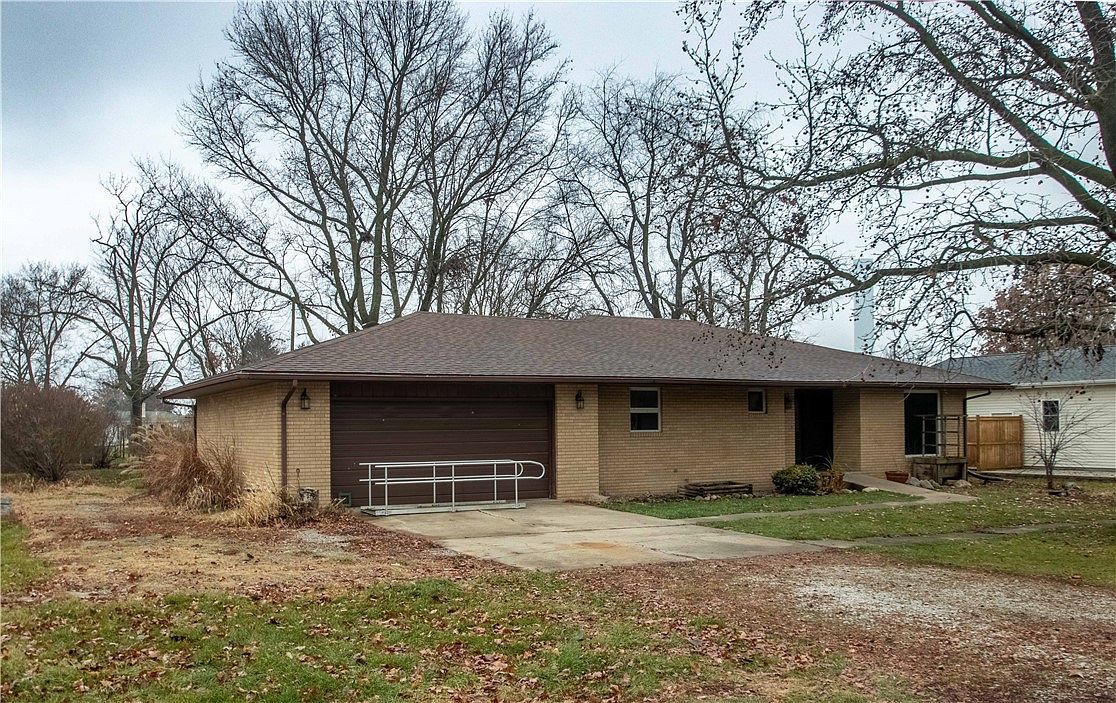 305 N Adams St, Fithian, IL 61844 Zillow