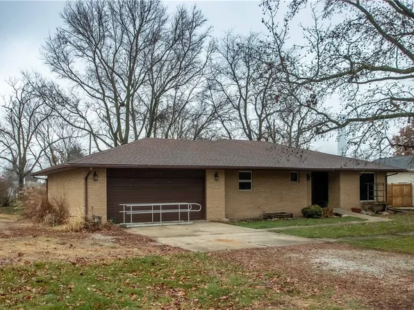 305 N Adams St, Fithian, IL 61844