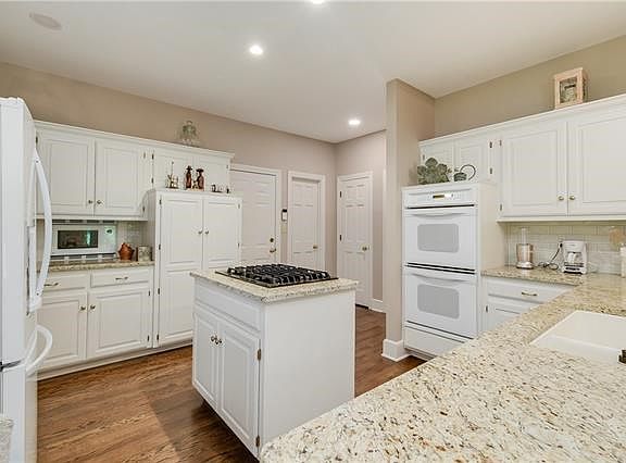 3rd image of 4104 NE Pembroke Ln