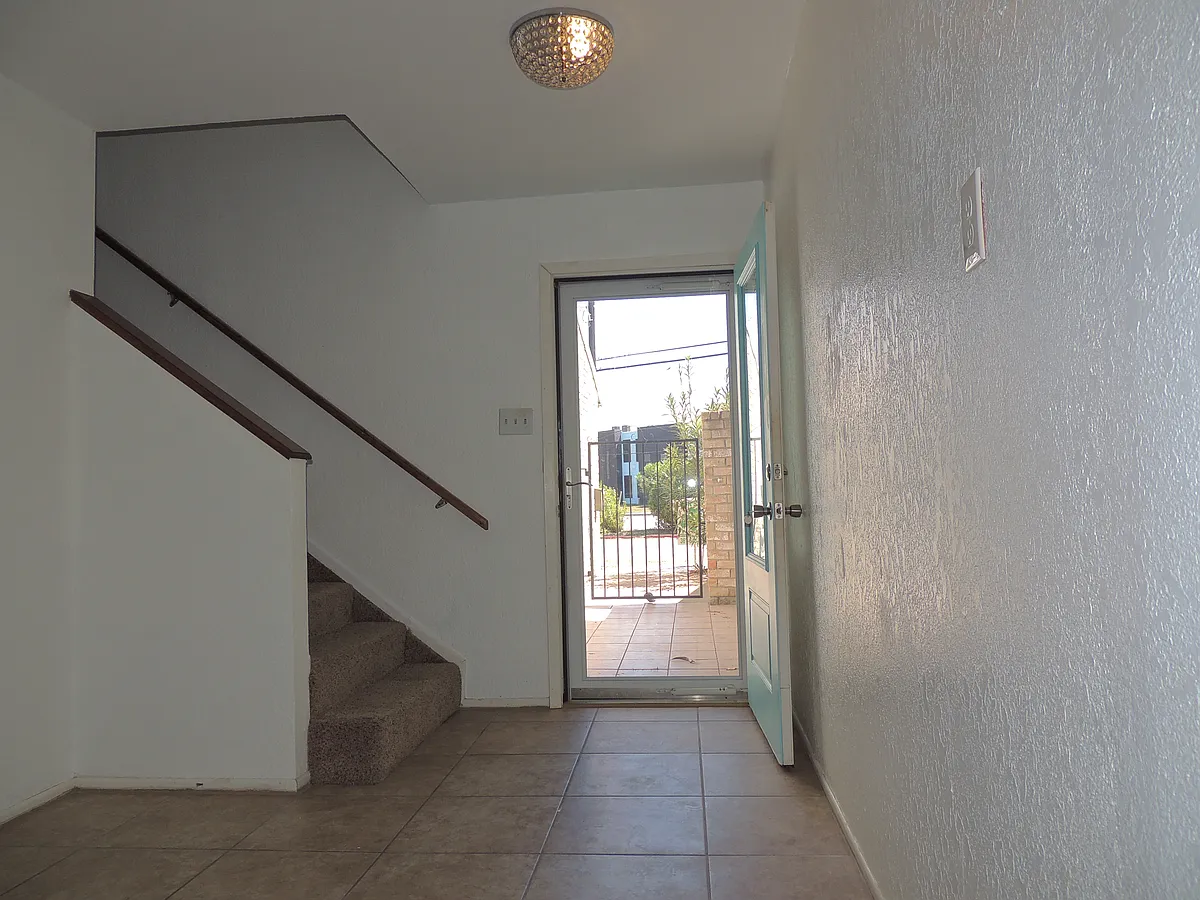 Entry - 1461 Moore Ave