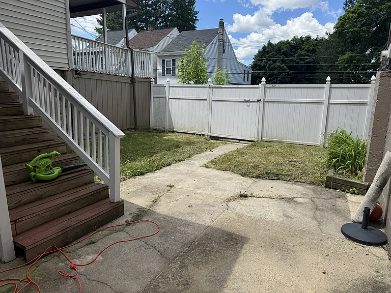 617 Pierce St — Photo 13