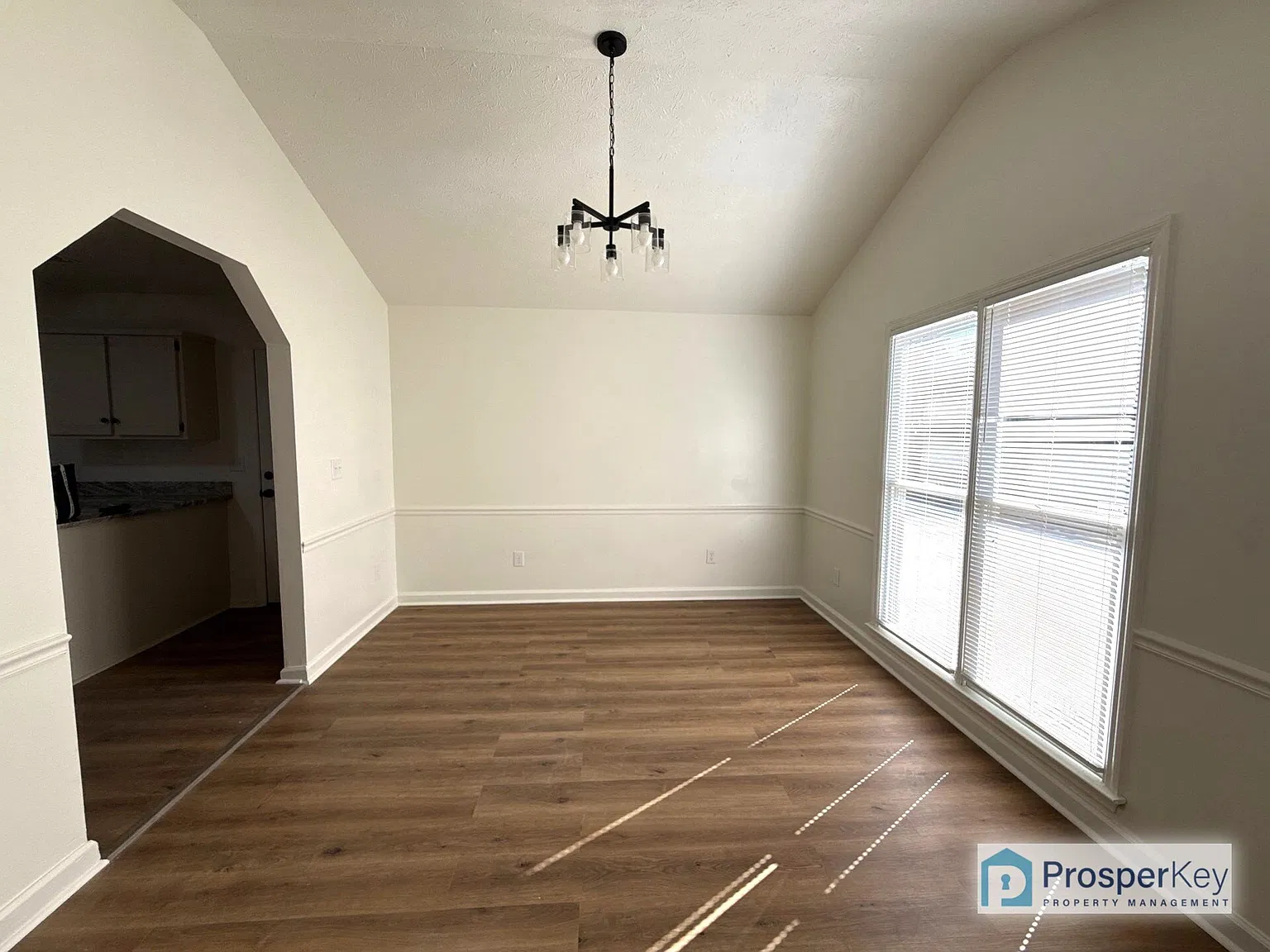 636 Wandering Ct — Photo 3