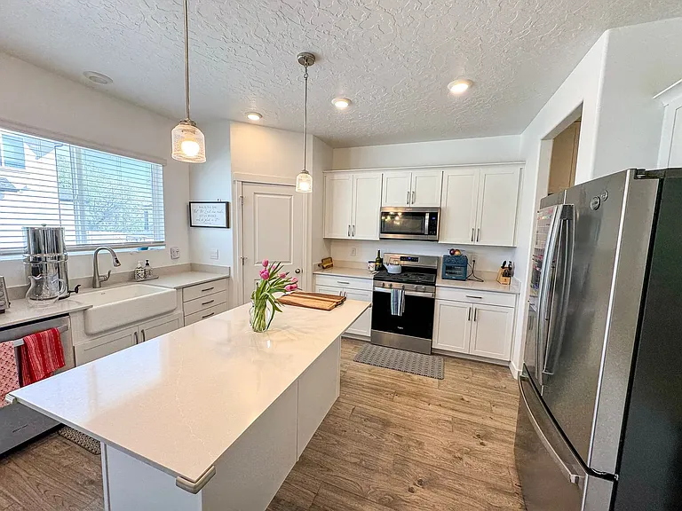 4138 W 750 S — Photo 2
