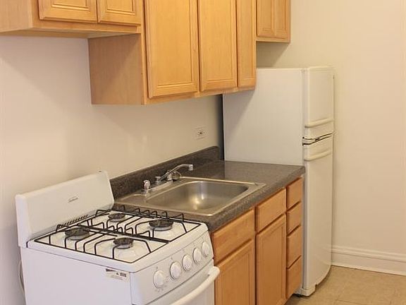4th image of 4641 N Paulina St #4