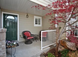 1044 E Daybreak Dr, South Ogden, UT 84403