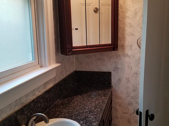 5th image of 126 Gifford Ave