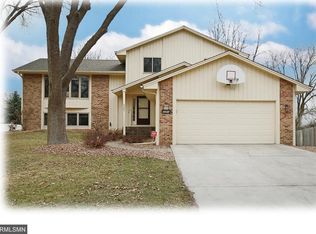 6384 Pineview Ln N, Maple Grove, MN 55369