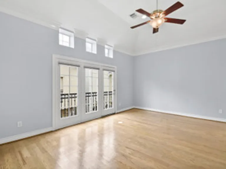 5954 Kansas St — Photo 8