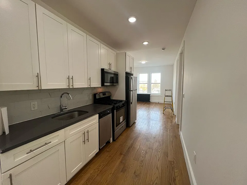 162 Avenue C #2D