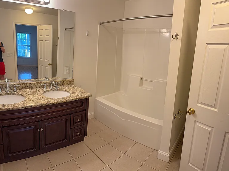 220 Gross Ave — Photo 35