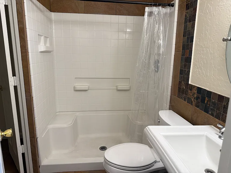 Main Bedroom Private Bathroom