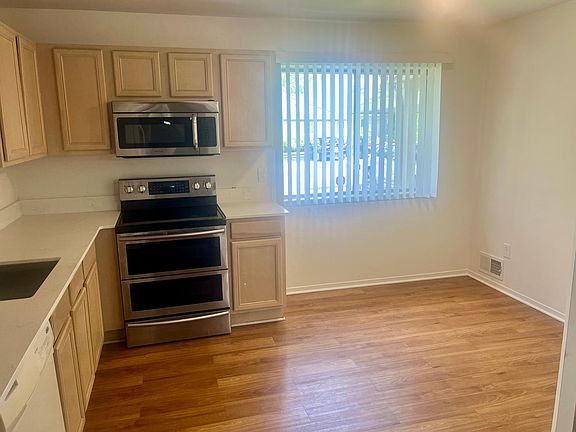 3rd image of 26553 Franklin Pointe Dr