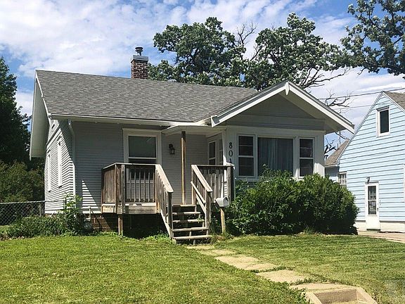 5th image of 804 15th St NE