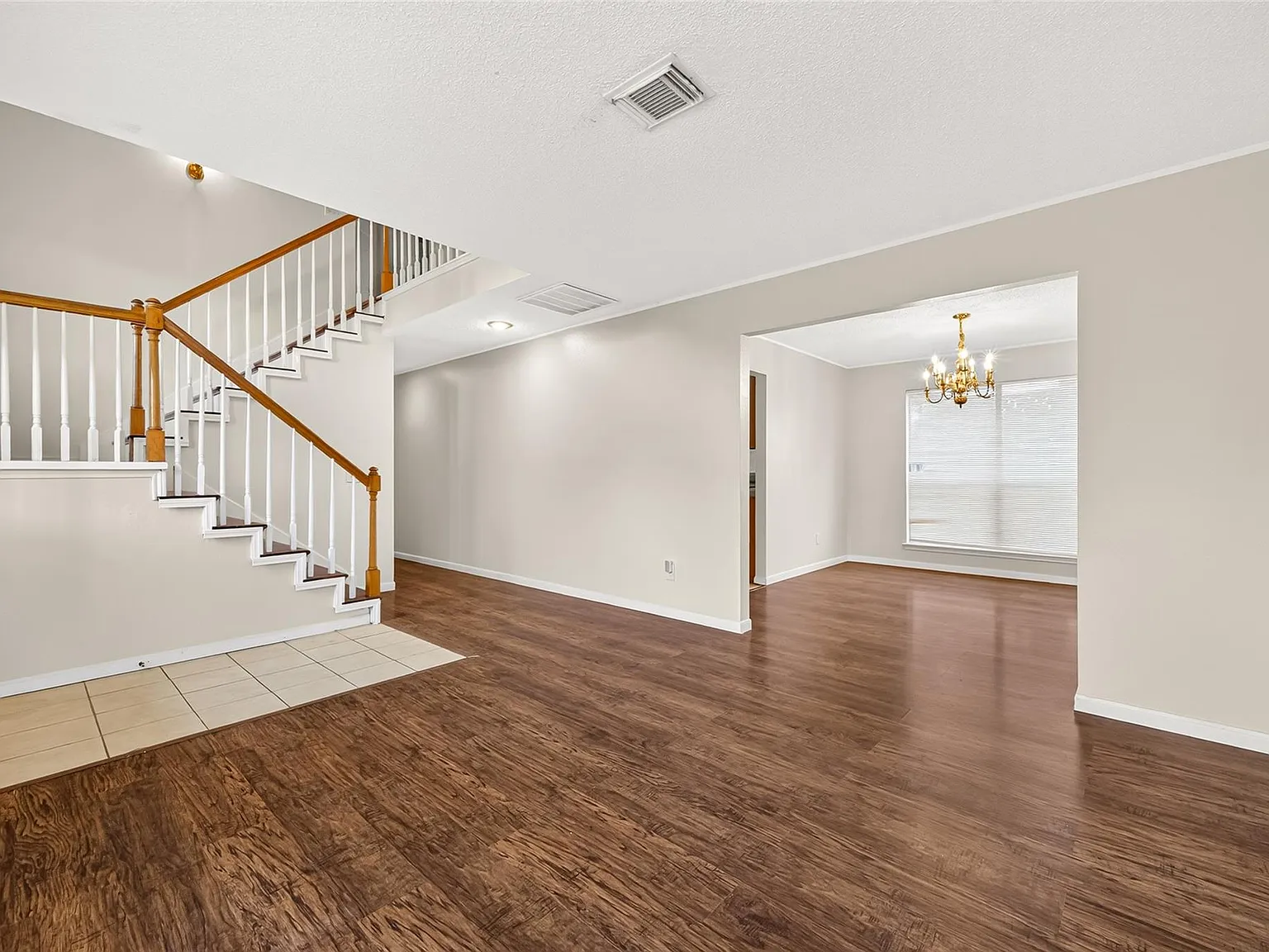 4 bed, 2.5 bath, 1970 sqft, $2,100 — Photo 3