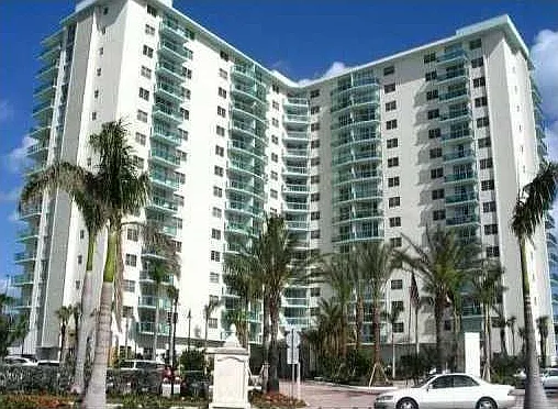 3801 Ocean Dr #4