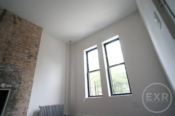 Rented by EXR | media 9