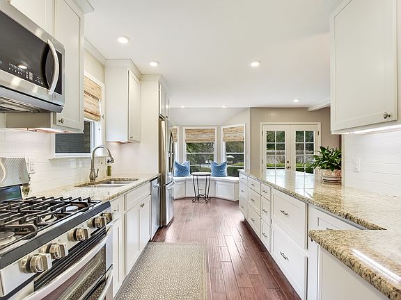 5th image of 7776 Woodridge Dr