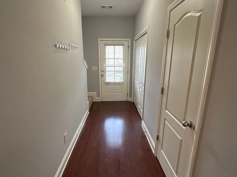 1034 Chatsworth Dr — Photo 2