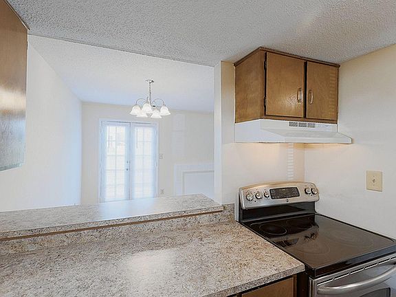 4th image of 413 Hermitage Dr