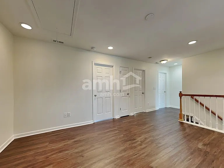 121 Hampton Lake Dr — Photo 11